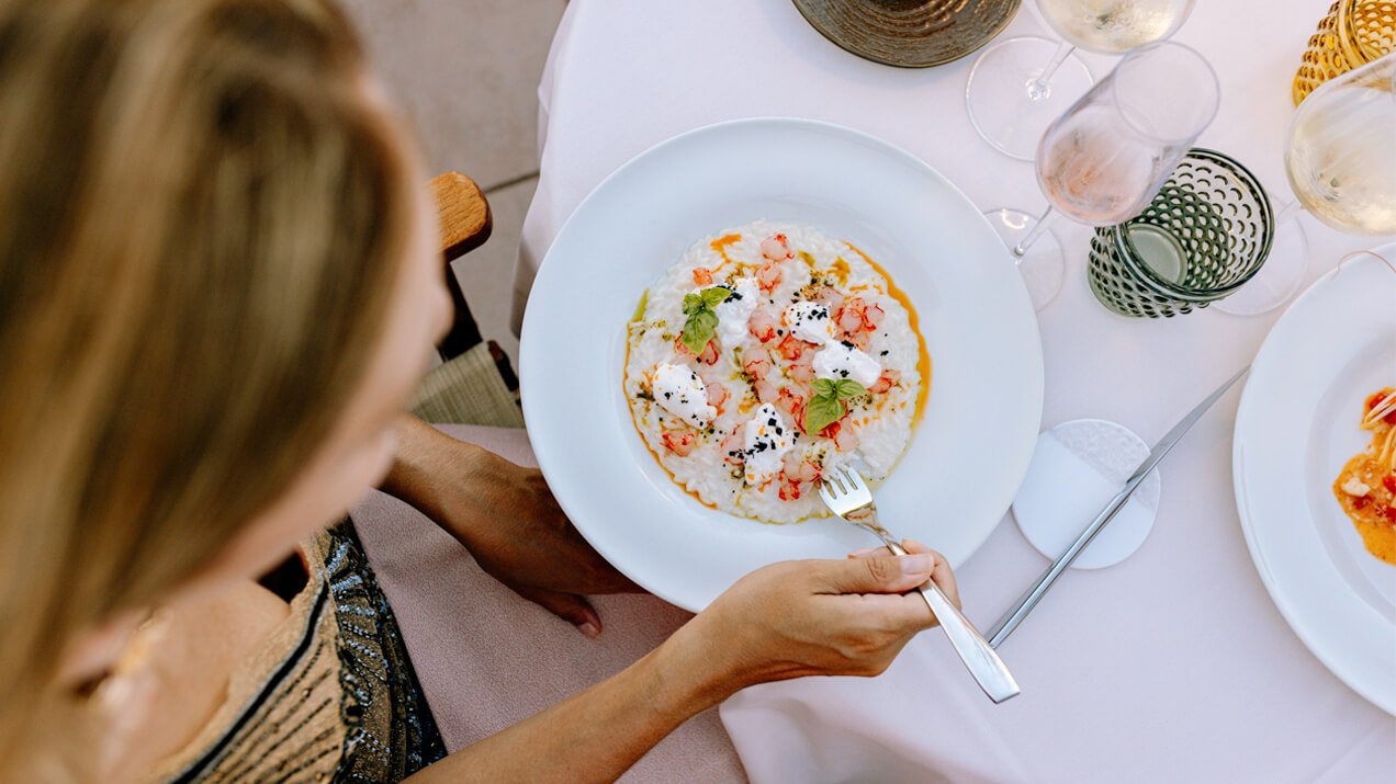 La cucina, protagonista. Resort Cala di Falco