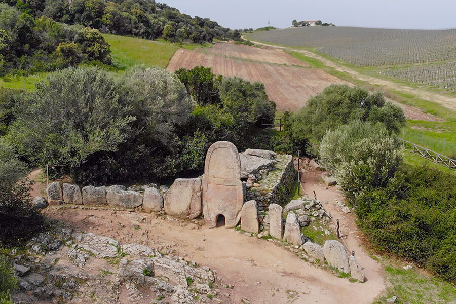 Tomba dei Giganti Coddu Vecchiu - Cannigione