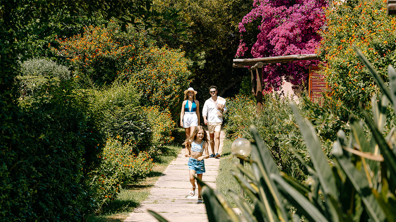 I giardini del residence Cala di Falco a Cannigione